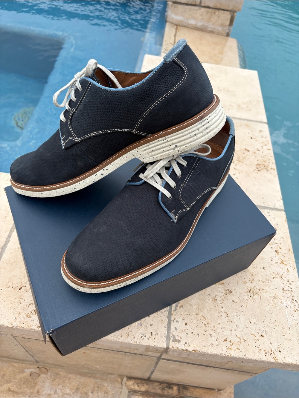Like New Mens 12  Johnston & Murphy Navy Blue Shoe with White speckled Sole